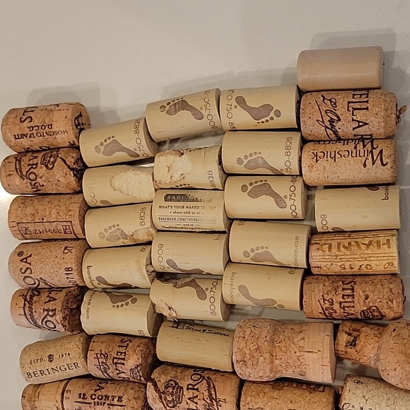 Assorted Wine Corks Collection - Picture 3 of 3